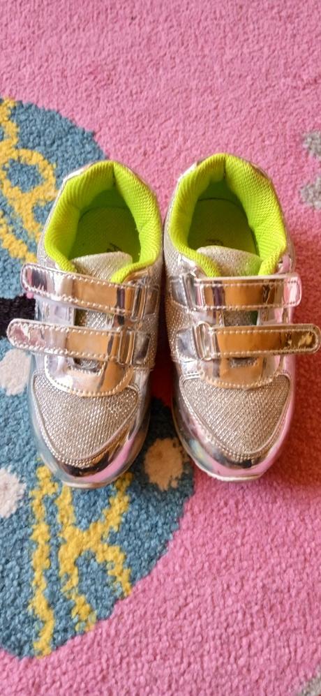 Botasky strieborne, 27