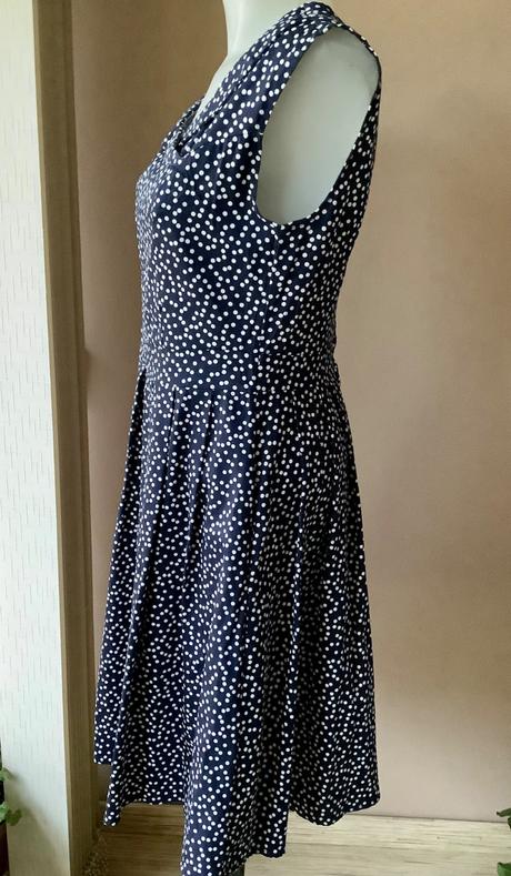 Krásne elasticke šaty apricot, 40