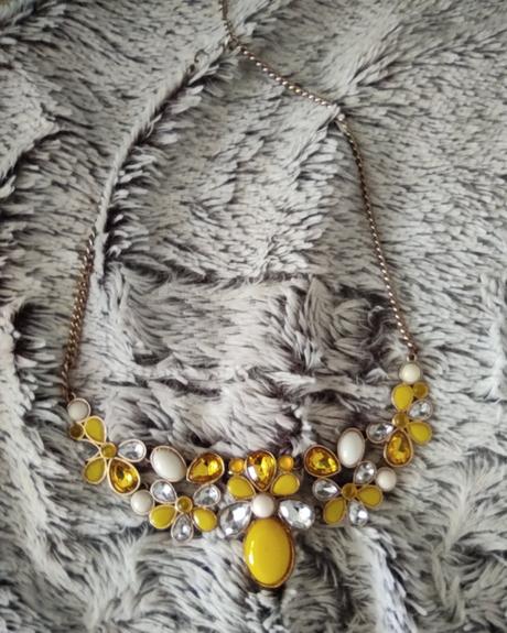 Náhrdelník so žltými kameňmi, 