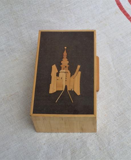 Stará šperkovnica s kostolíkom, 