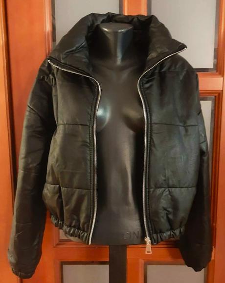 Predám krátku koženkovú zateplenú bundičku veľ.s, s