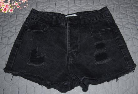 Šortky, 32