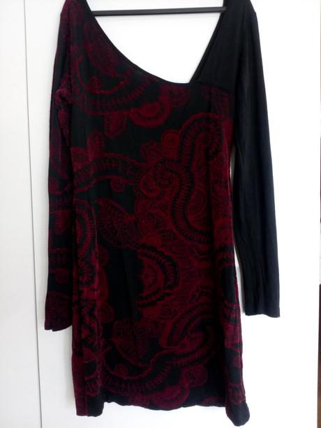 Červeno-čierne krátke šaty, 36