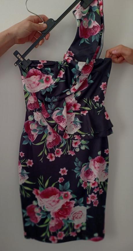 Kvietkovane šaty, 36