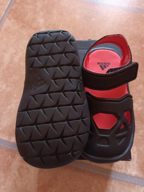 Sandlaky obuté 3krat, adidas,25