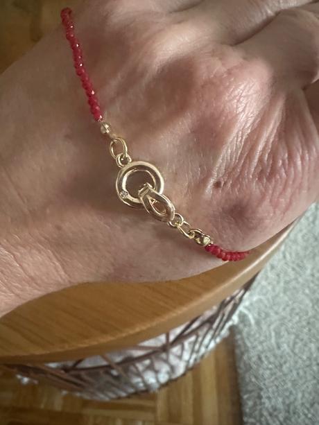 Náramok z červeného koralu, 