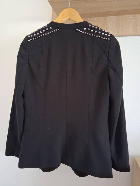 Čierne sako s kovovými aplikáciami, h&m,38