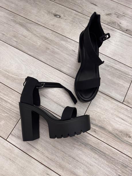 Čierne sandále na opätku shein, 39