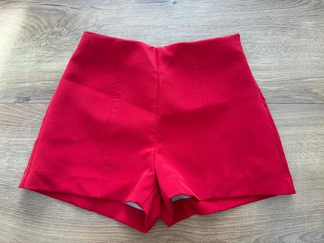Červený komplet korzetového topu a bermúd s vysoký, zara,s
