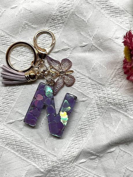 Ručne vyrobené živicové kľúčenky, 