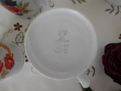 Porcelánové šálky zostatkové,tácne,miska,,