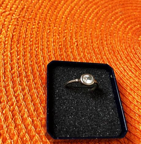 Jemný strieborný prsteň,