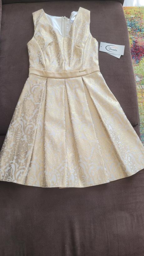 Bezovo zlate saty, m