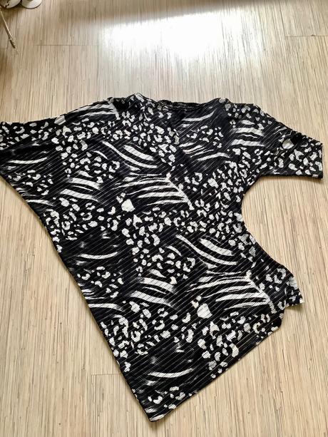 Asymetricke tricko jane norman, 40