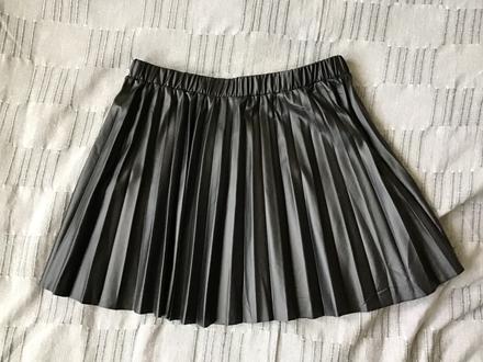 Plisovaná sukňas koženkovým  vzhľadom, terranova,164