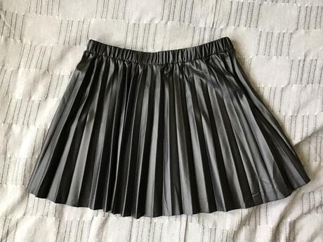 Plisovaná sukňas koženkovým  vzhľadom, terranova,164