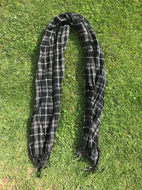 Krásny čierny kockovaný šál, 