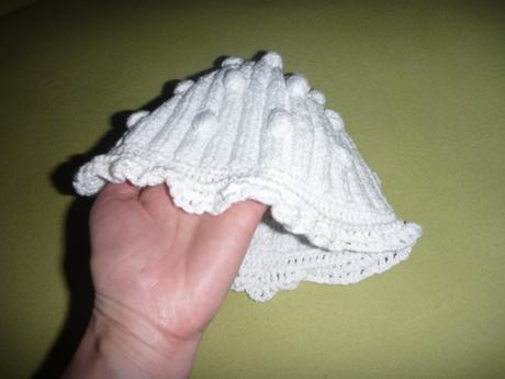 Rozkosny biely bambulkovy klobucik v.80/86, 86