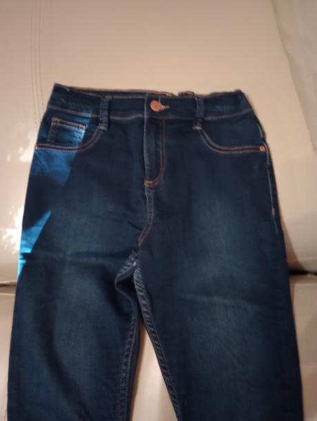 Ponúkam dievčenské rifle, f&f,146