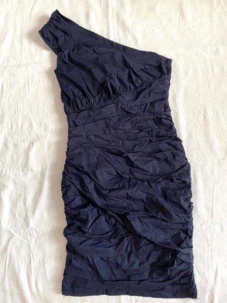 Šaty na jedno rameno  rina scimento, s