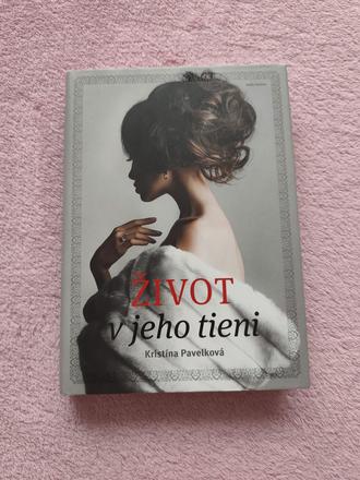 Kniha život v jeho tieni,