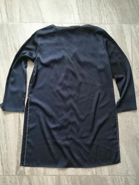 Satén. tmavomodré šaty lindex s ozdob. prešív., vs, lindex,s