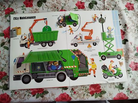 Ultimate book of vehicles, 