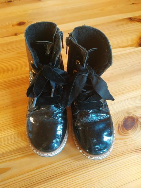 Lakované čižmičky, 28