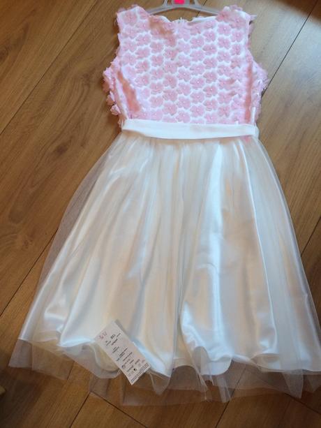 Nádherné  šaty, 158