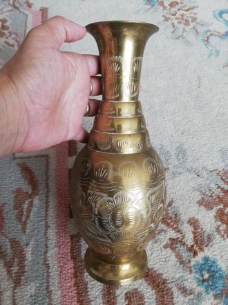 Mosadzná váza mustang,