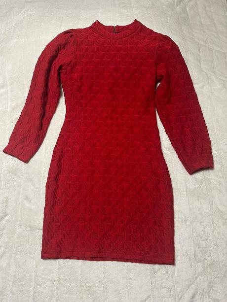 Červené šaty s nazberanými rukávmi magenta, l / m