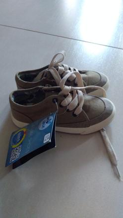 Nenosené frajerke tenisky, 28