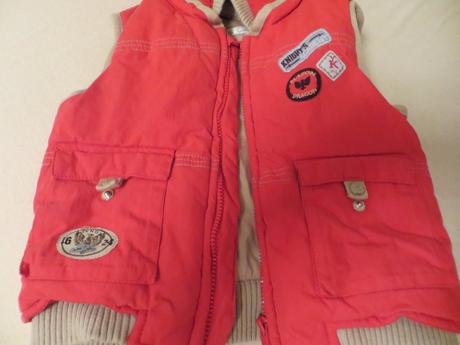 Teplá červená vesta s kapucňou, 74