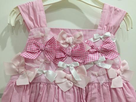 Spoločenské šatočky aj s čelenkou, 98