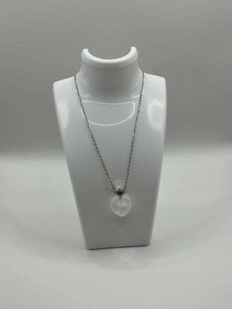 Nahrdelnik s priveskom na parfem, 