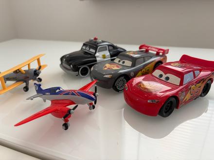 Autá cars,