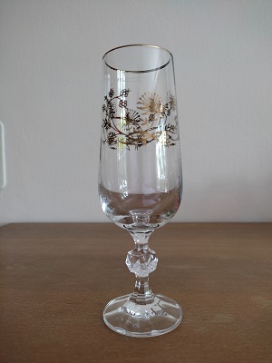 Retro sada poharikov s pozlatenym okrajom, 