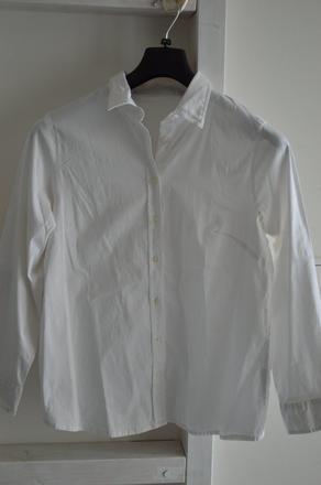 Biela košeľa, 48