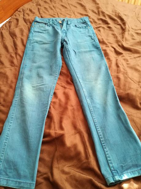 Chlapčenské tyrkysové rifle, 152