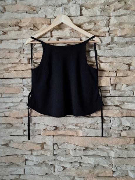 Čierny top s odhaleným chrbtom, xs
