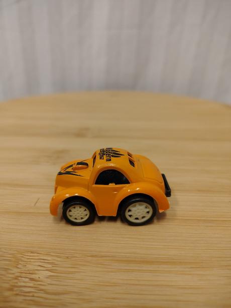 Mini autíčko so zotrvačníkom, oranžový chrobák, 