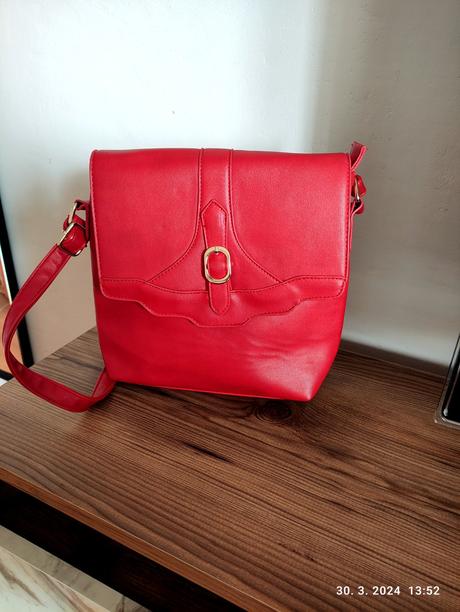 Červená kabelka, 