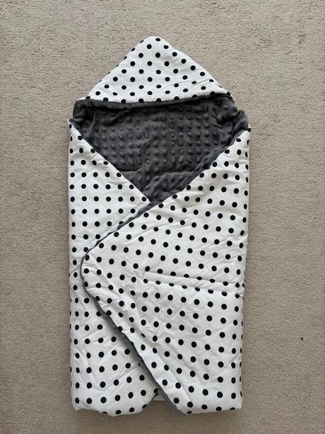 Zavinovacia deka do autosedačky resp.kočiara, 