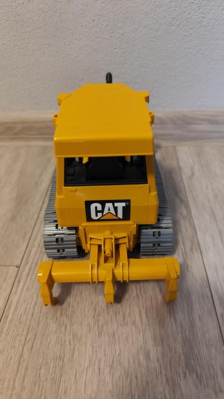 Cat buldozer velky, 