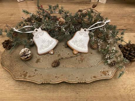 Medovník zvonček - perník s bielou polevou 1 ks, 