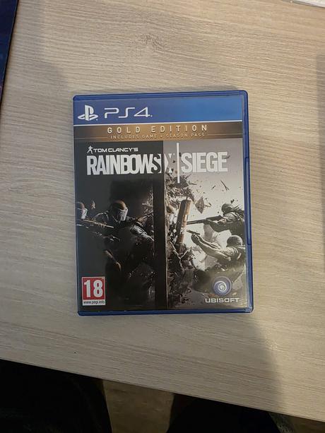Ps4 pro s hrami,