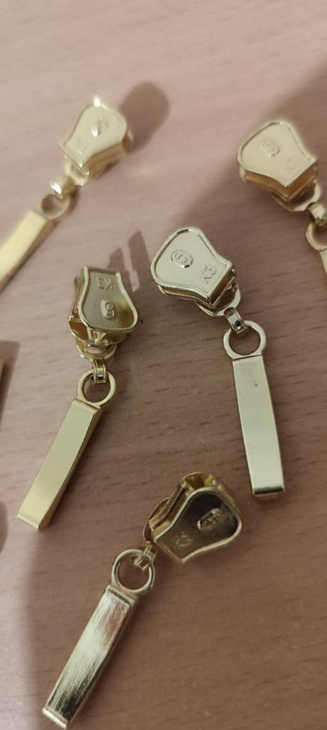 Zlaté bežce zipsy, 