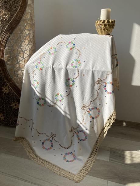 Krásny ľanový obrus s výšivkou krížikovou,, 