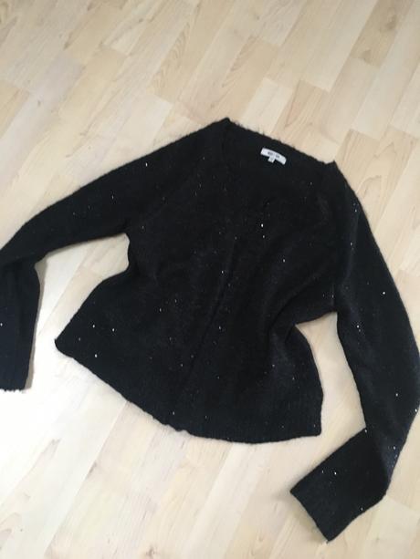 Cierny svetrik s trblietkami, m