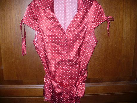 Pekná červená blúzka, s